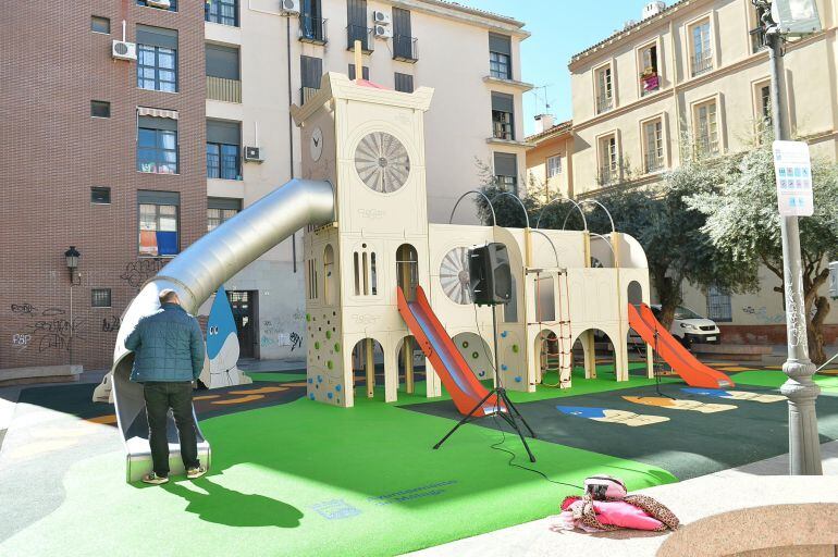 El parque infantil se ha inaugurado este Lunes Santo en la capital malagueña