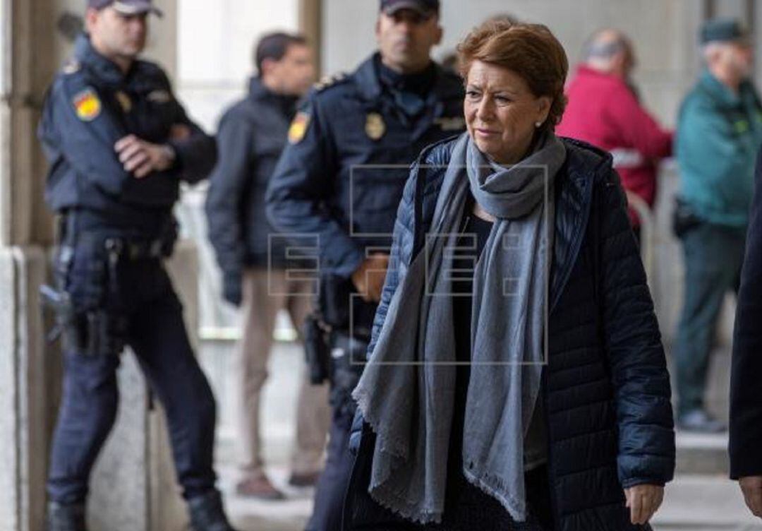 Magdalena Álvarez a su llegada a la Audiencia de Sevilla