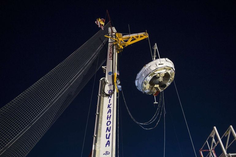 iLa NASA prepara el lanzamiento de su nuevo &quot;platillo volante&quot; en una base de misiles de Estados Unidos situada en Hawai.