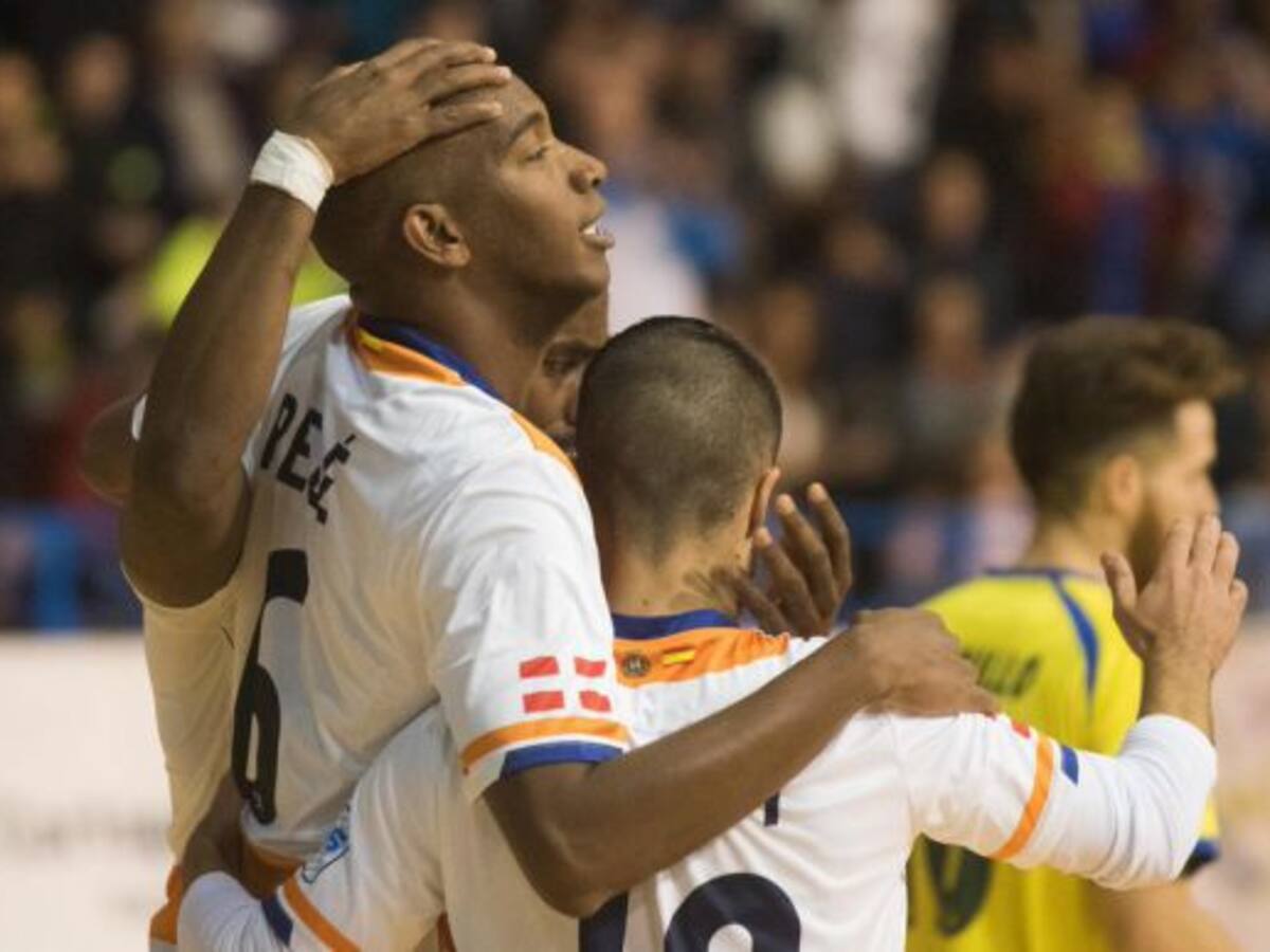 Pelé rescinde en el Plásticos Romero