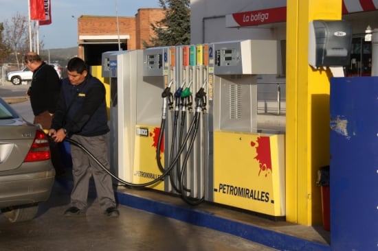 La bajada de precio de la gasolina contribuye a que la inflación se contenga en octubre en el 3,5%