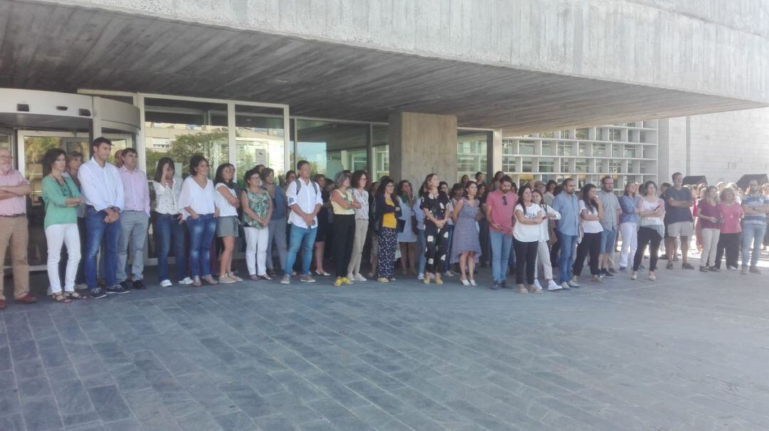 Els treballadors del Consell han parat mitja hora per defensar el planeta.