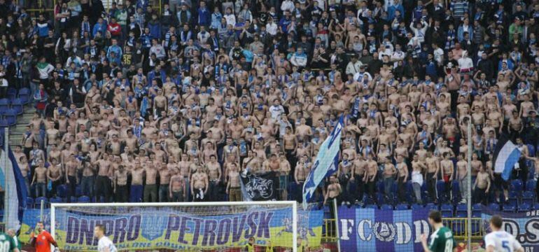 Foto de archivo de aficionados ultras del Dnipro Dnipropetrovsk.