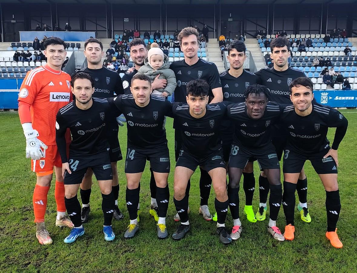 Equipo titular de la SD Compostela en el partido contra el Gimnástica de Torrelavega