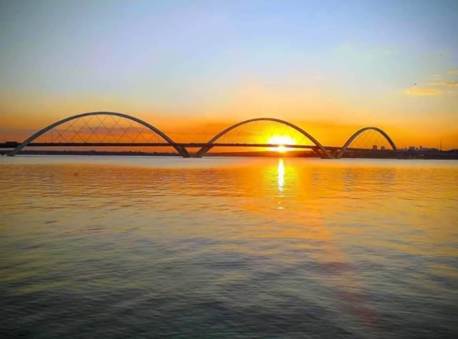 Puente Juscelino Kubitschek sobre el Lago Paranoá en Brasilia