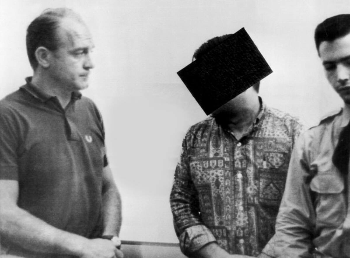 El astro del fútbol internacional, Alfredo Di Stéfano, secuestrado por miembros del FALN en Caracas. Fotografía del día de su liberación en 1963