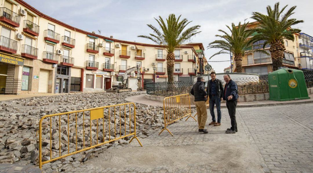 La plaza de la localidad está siendo intervenida para su mejora