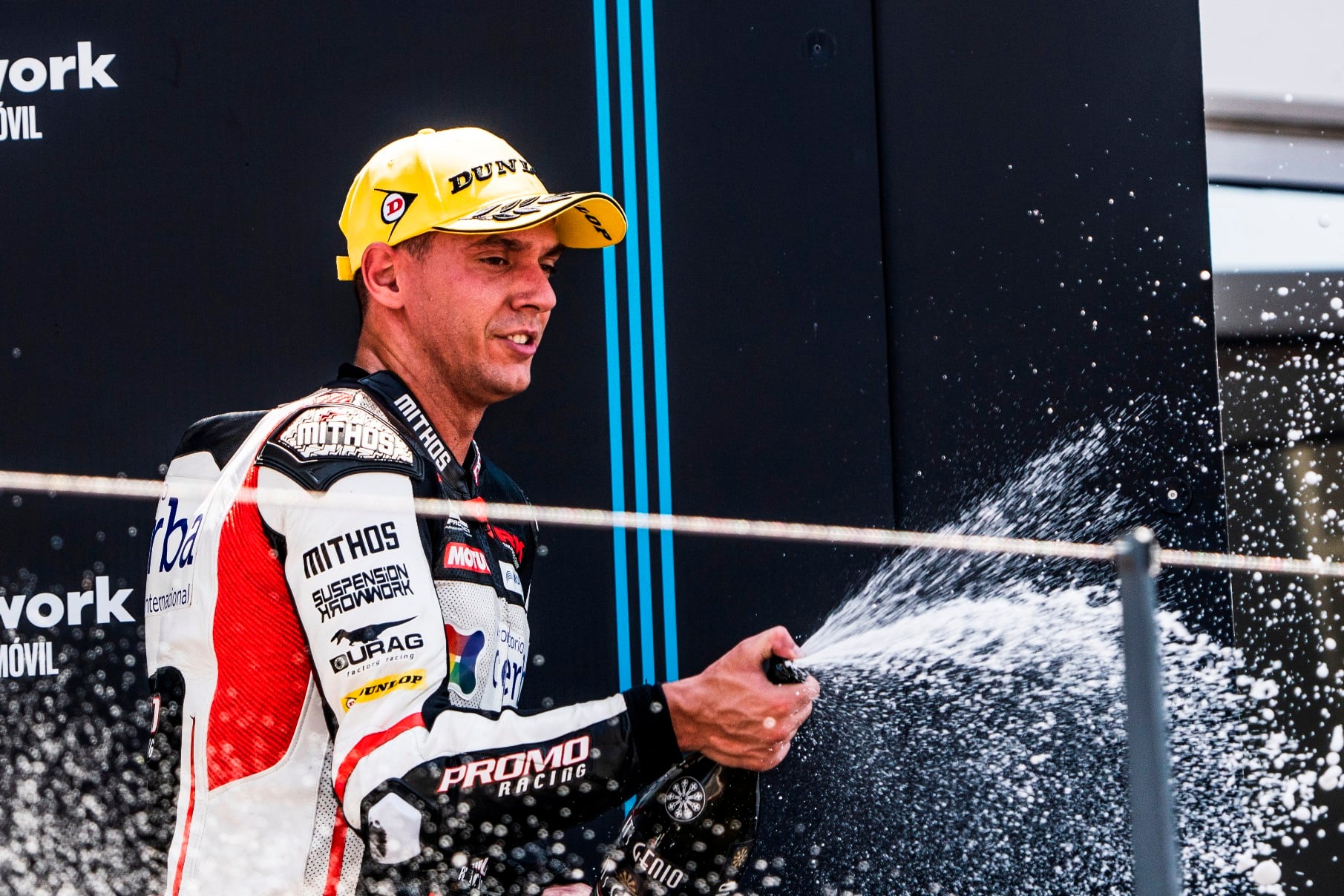 Xavi Cardelús celebra el podi a Portimao.