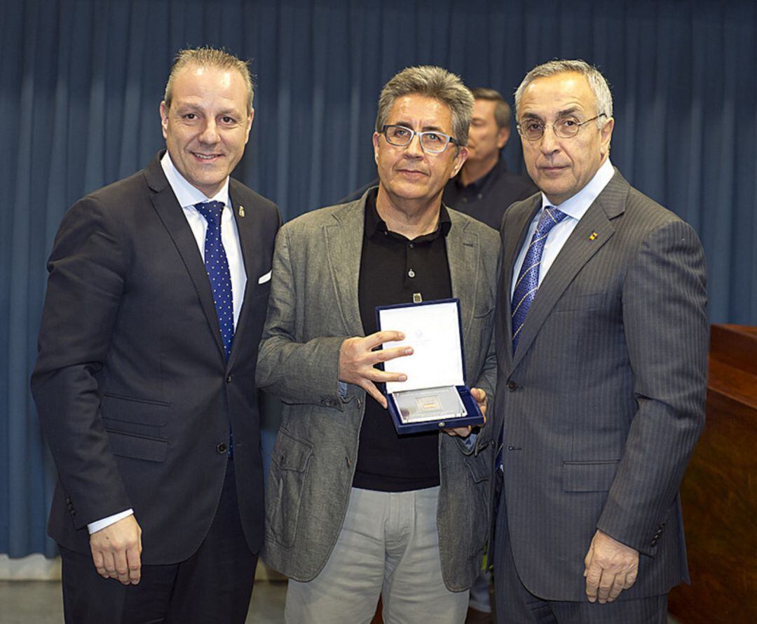 Ángel Sandoval vuelve a ser distinguido por la Real Federación Española de Balonmano