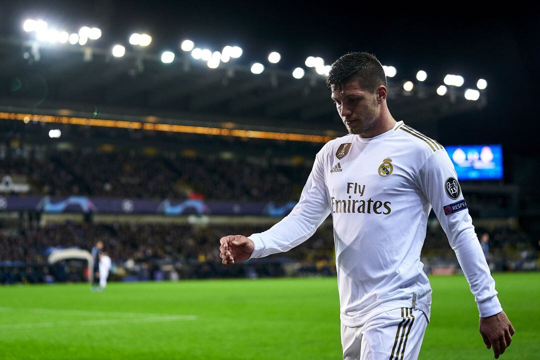 Jovic se marcha cabizbajo tras el partido de Champions en Brujas