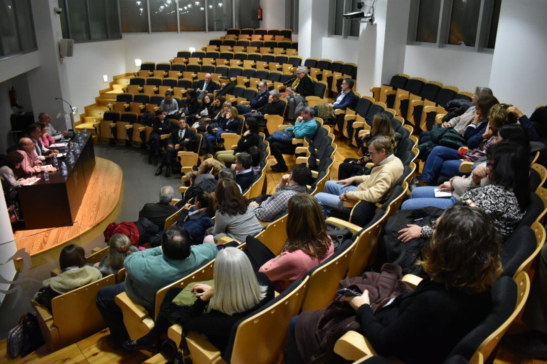 Imagen de la reunión mantenida este jueves en el Colegio Oficial de Médicos de Burgos con profesionales de Atención Primaria de toda la provincia