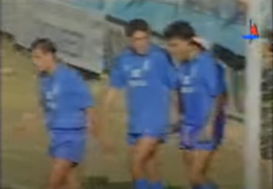 Jugadores del Getafe consuelan a Pombo tras el gol