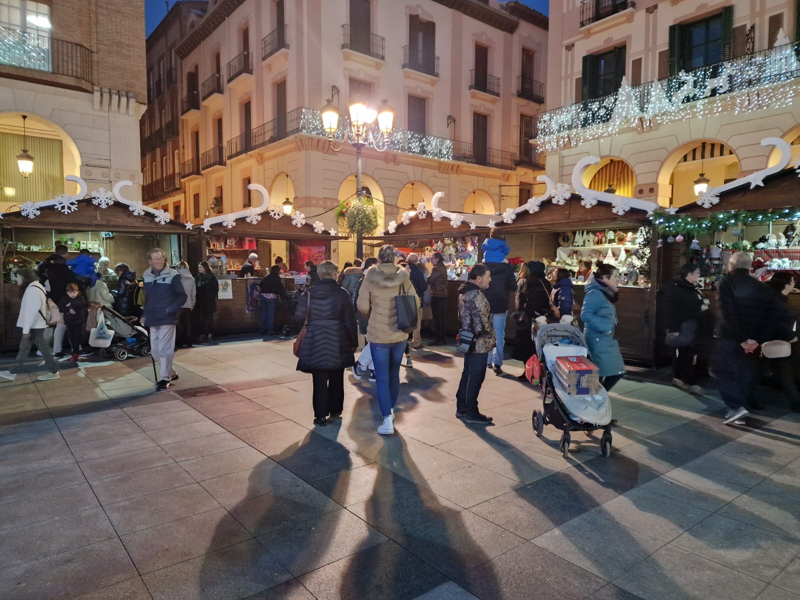 Hasta este domingo estará abierto el mercado local de Navidad de Huesca