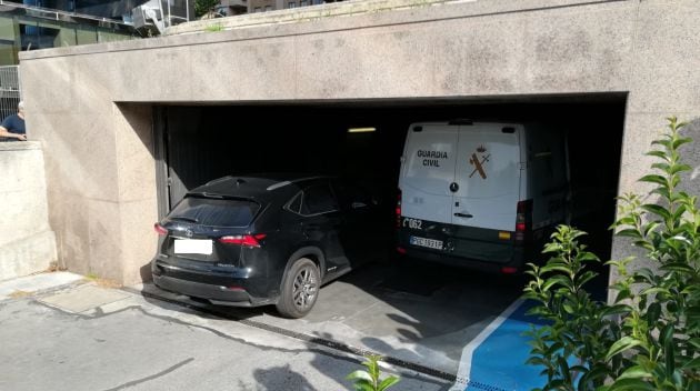 Vela entró ayer en coche en la Audiencia Provincial