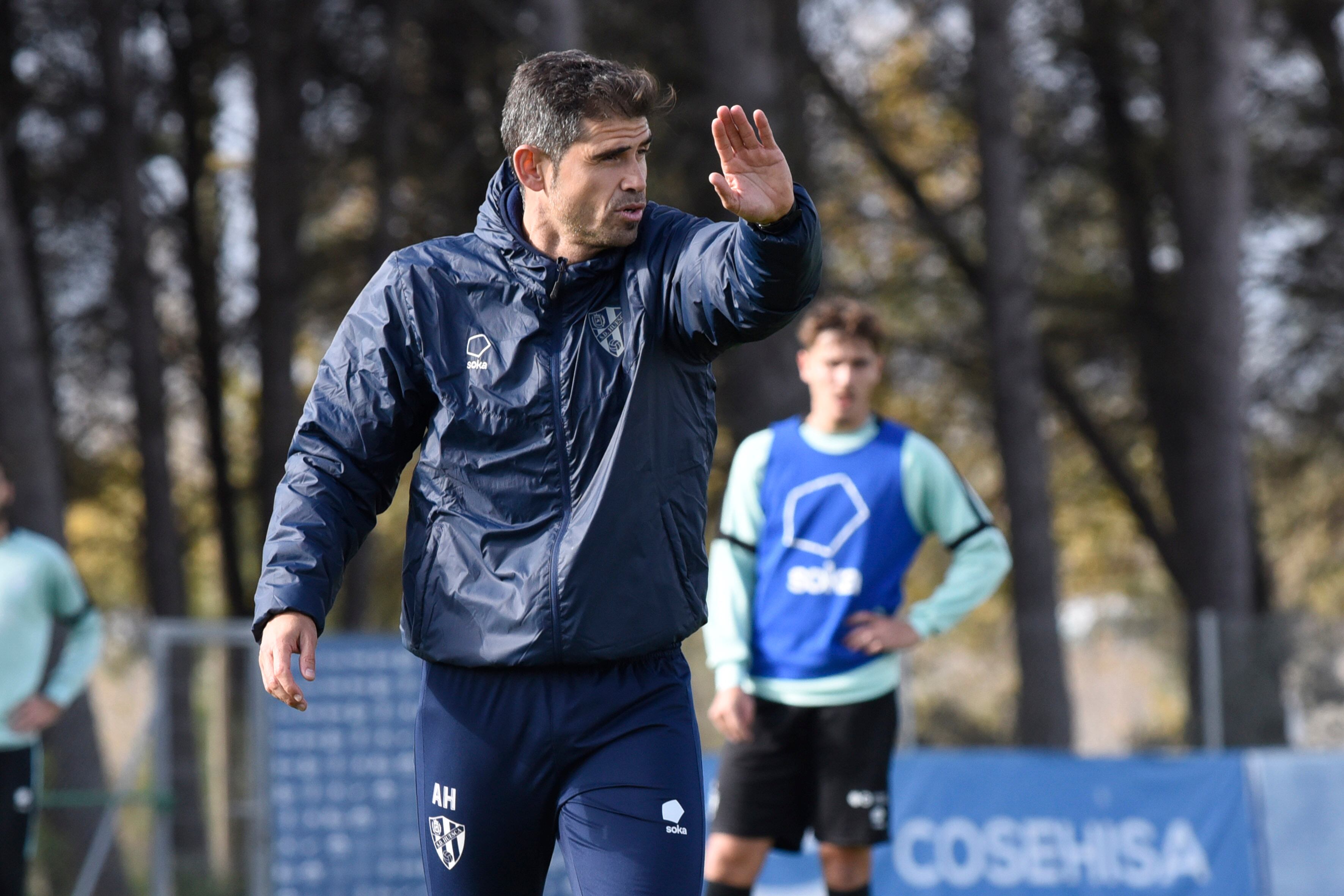 Antonio Hidalgo, durante un entrenamiento, ha conseguido enderezar el rumbo de los azulgranas