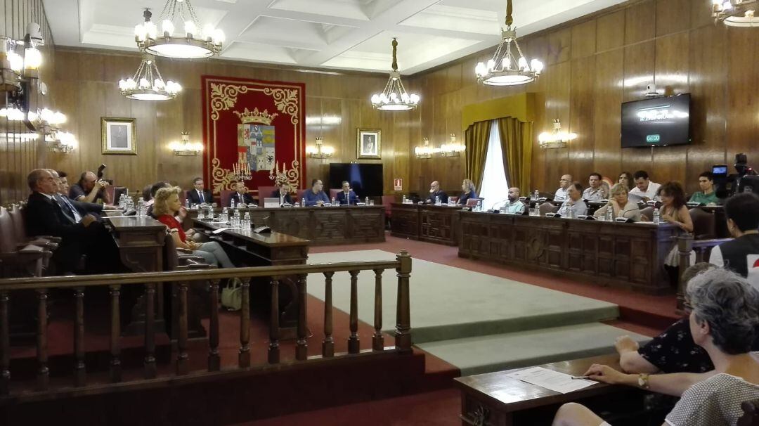 Primer pleno de la Diputación Provincial bajo la presidencia de Francisco Requejo