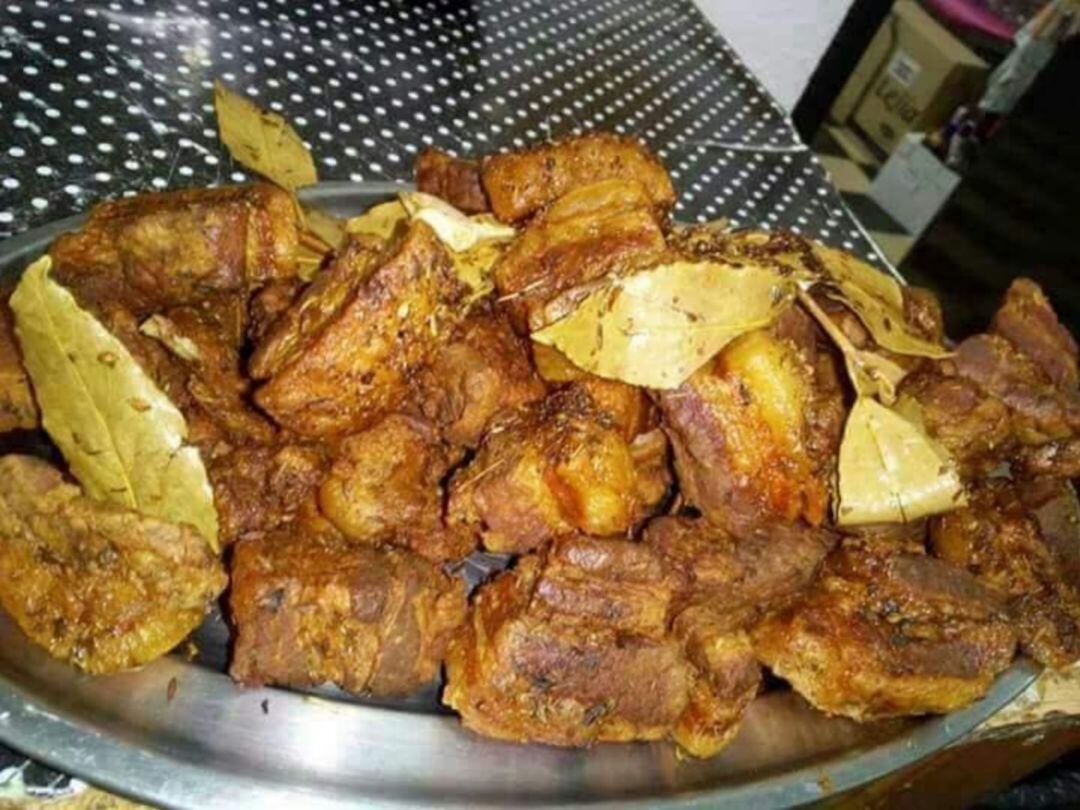 Chicharrones recién hechos por Rocío Jiménez