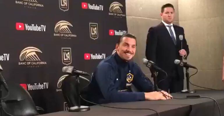 Ibrahimovic, durante su rueda de prensa