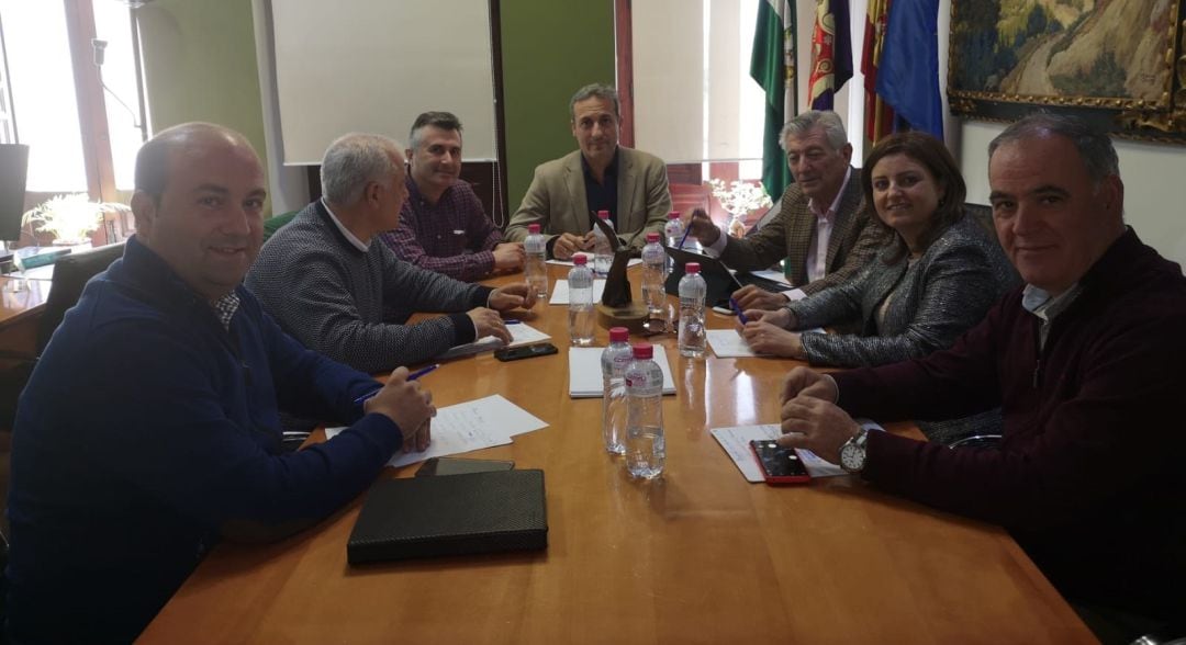 Los alcaldes de la zona se reunieron para exigir a la Junta que cumpla con los compromisos.