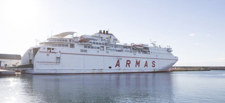 Ferry &quot;Volcán de Timanfaya&quot; de la naviera Armas que realiza los trayectos con Nador y Alhucemas(Marruecos) desde el Puerto de Motril ya en la dársena granadina