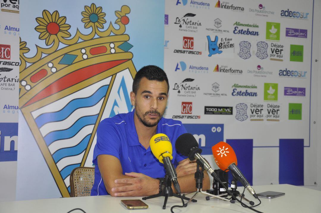 Israel, capitán del Xerez CD en rueda de prensa