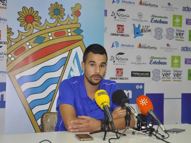 Israel, capitán del Xerez CD en rueda de prensa