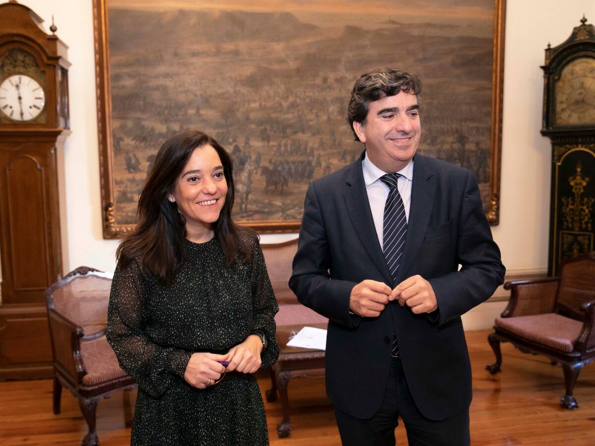 Primer encuentro de la alcaldesa y el presidente del Puerto después de 2 años, sin abordar el futuro de los muelles