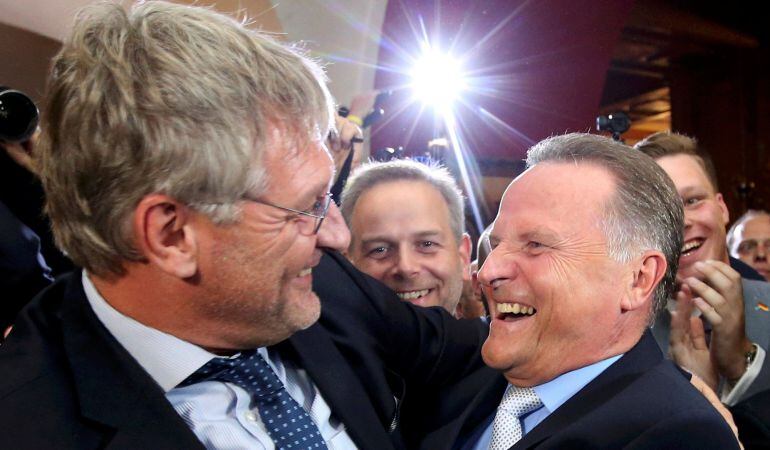 El líder del partido xenófobo Alternativa por Alemania Georg Pazderski y su compañero Joerg Meuthen. 