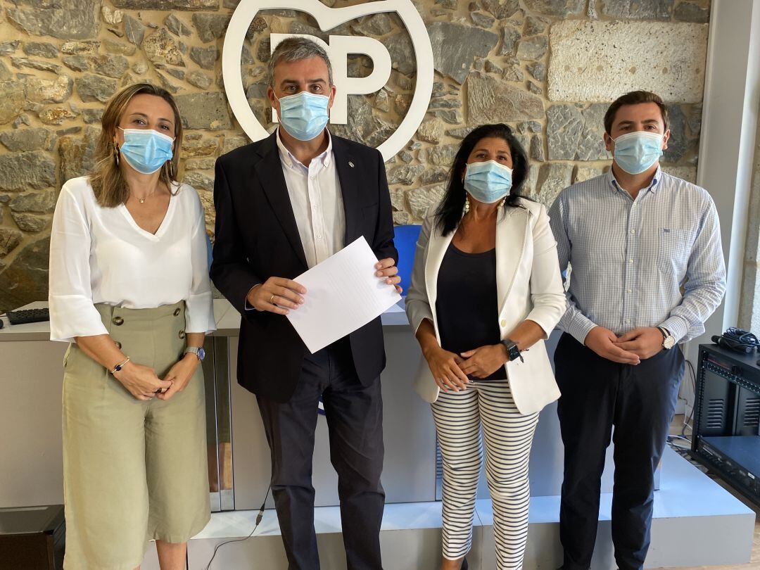 Concejales del PP tras la rueda de prensa