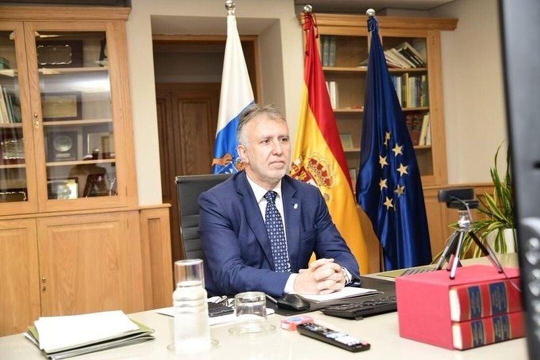 Ángel Víctor Torres durante la undécimo videoconferencia de los presidentes autonómicos con el presidente del Gobierno, Pedro Sánchez