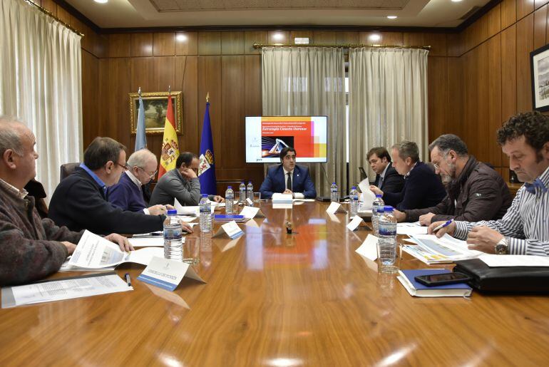 Na reunión celebrada hoxe no Pazo Provincial, o vicepresidente Jorge Pumar destacou que se optimiza a estratexia coa achegas recibidas dos cidadáns, os axentes sociais e as administracións