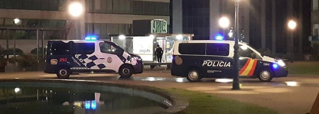 Imagen de archivo de varias patrullas de la policía