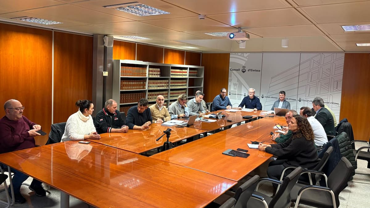 El Govern busca impulsar la renovación del plan de pesca de Pitiusas y adaptarlo a la actualidad