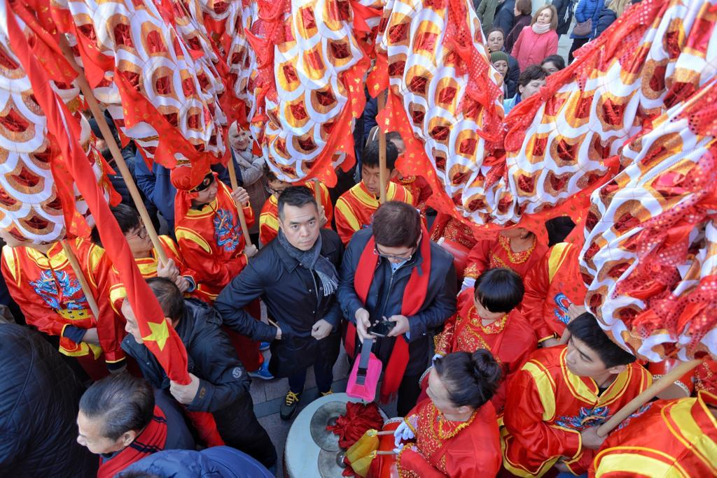 La comunidad China en Zaragoza celebra el Año Nuevo Chino con un desfile y una fiesta en la Plaza del Pilar