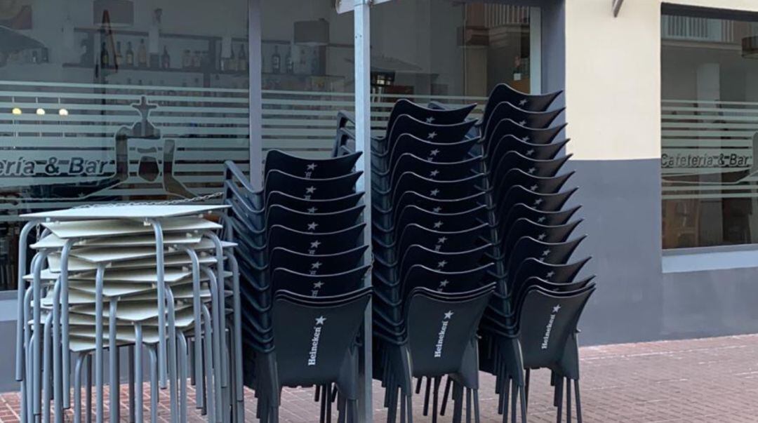 La hostelería debe cerrar a las 17:00 según las últimas restricciones aplicadas por la Generalitat para controlar la propagación del coronavirus