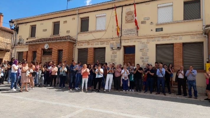 Concentración en Fuentenebro contra concejales &quot;paracaidistas&quot;