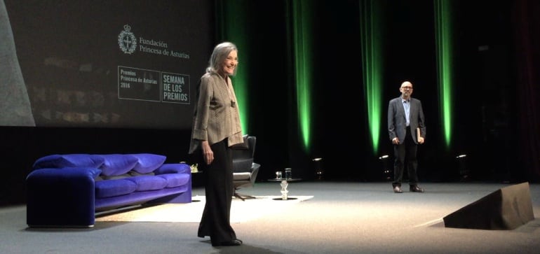 Nuria Espert durante su encuentro con el público en el Teatro Jovellanos 