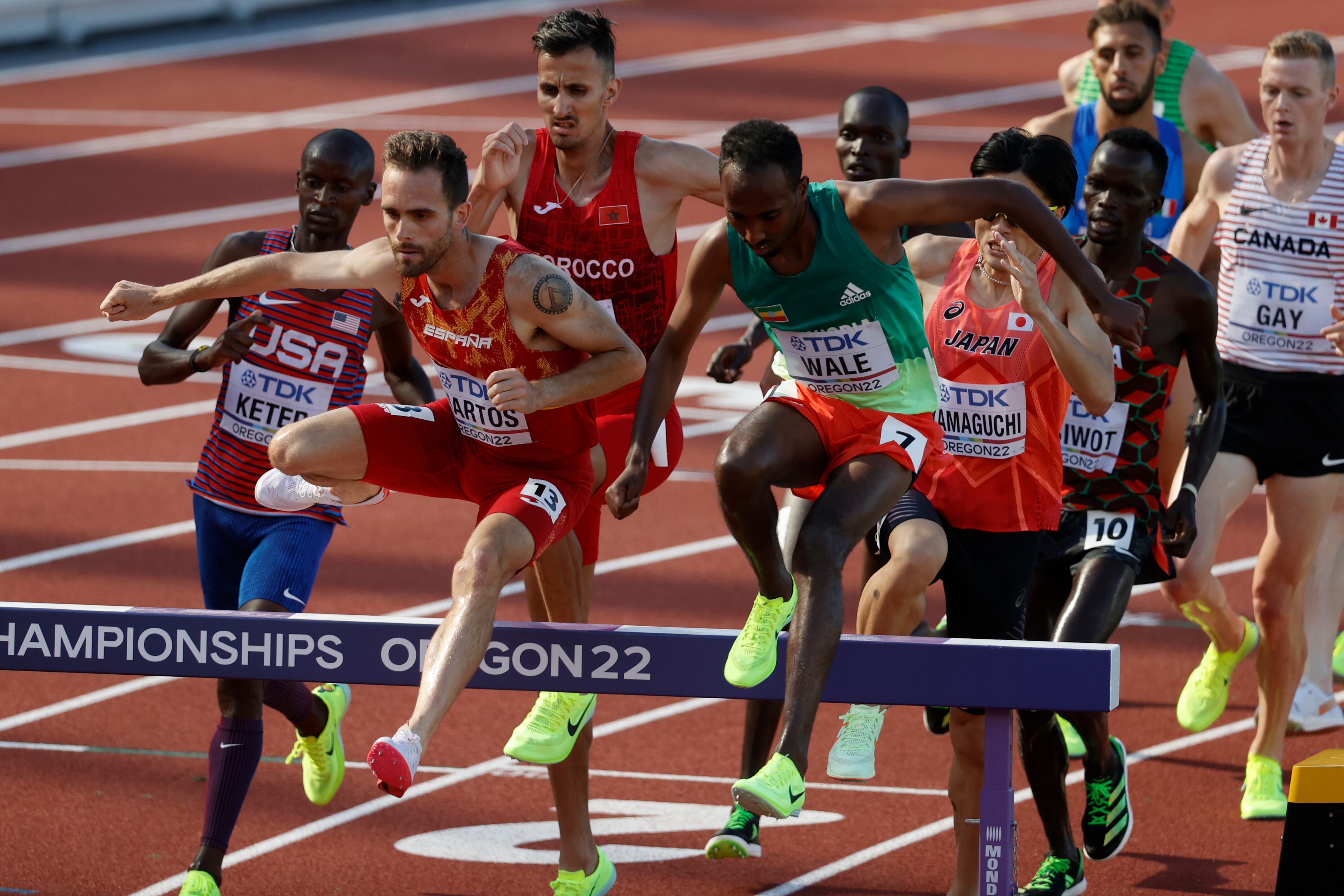 AMDEP3302. EUGENE (ESTADOS UNIDOS), 15/07/2022.- Sebastián Martos (c-i) de España compite hoy, en los 3000m con obstáculos durante los Campeonatos del Mundo de atletismo en el estadio Hayward Field en Eugene (Estados Unidos). EFE/ Kai Forsterling
