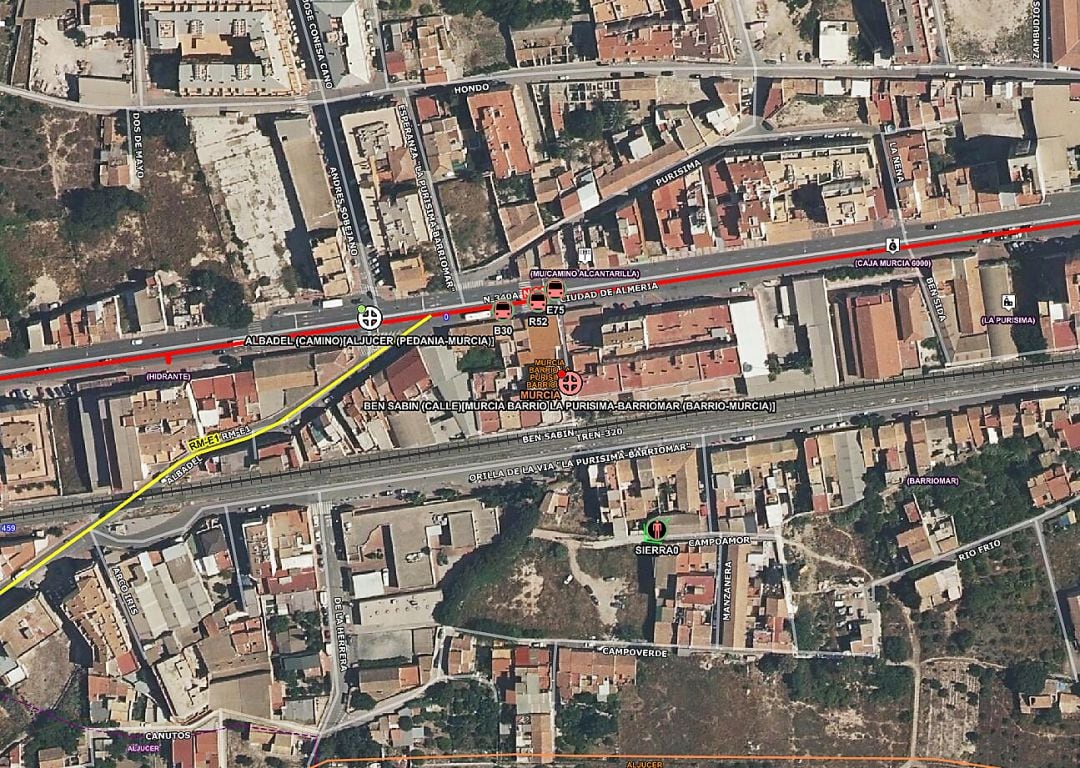 Trasladan al hospital a tres personas afectadas por el humo del incendio de una vivienda en Barriomar