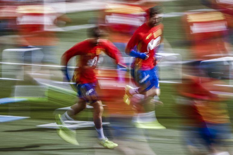 Javi Martínez y Sergio Ramos, durante un entrenamiento de la Selección