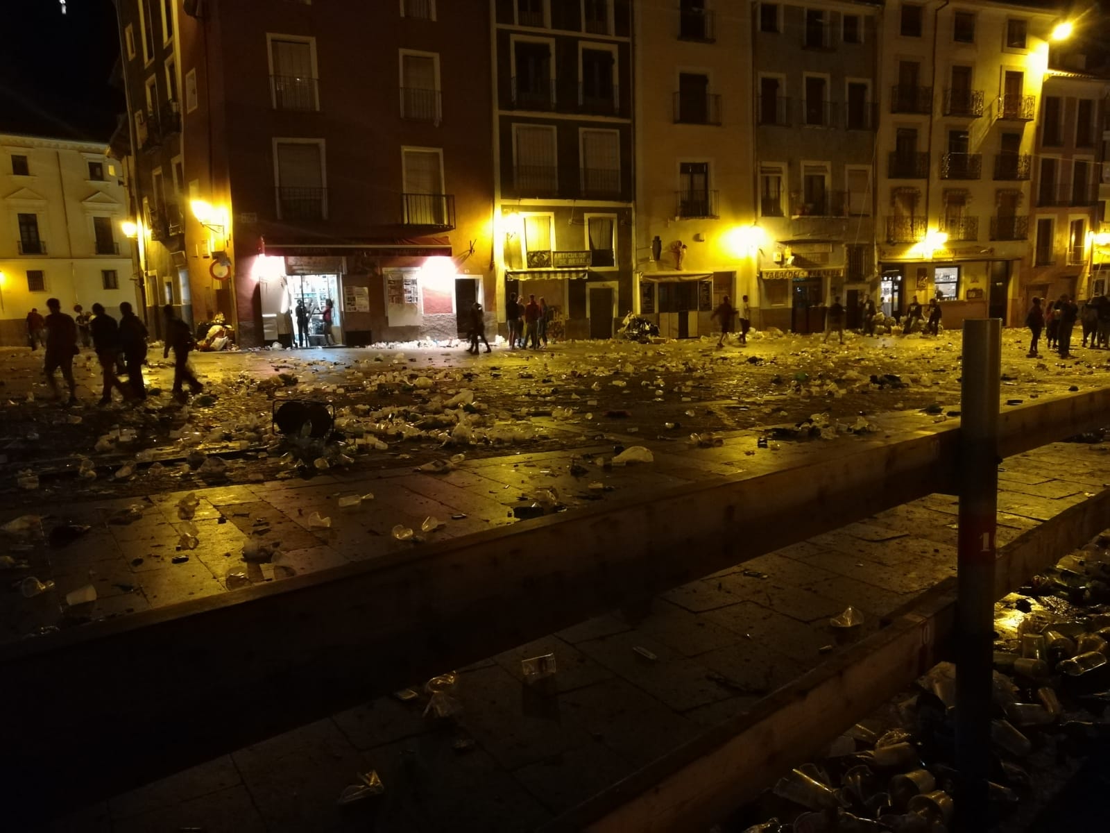 La Plaza Mayor tras una verbena de San Mateo, en una imagen de archivo