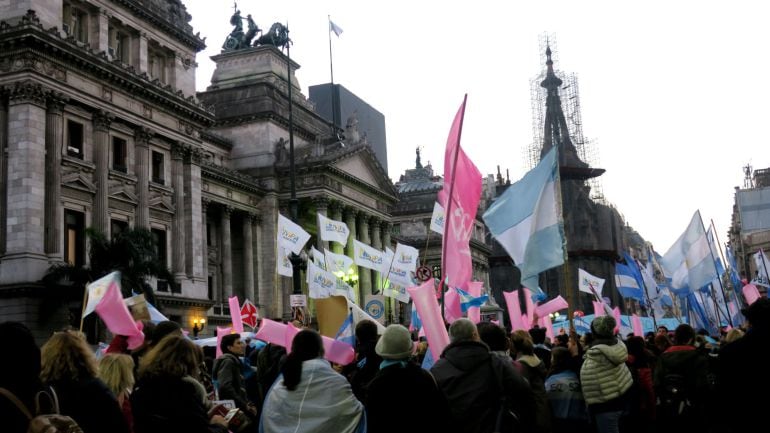 El Parlamento argentino aprueba la despenalización del aborto