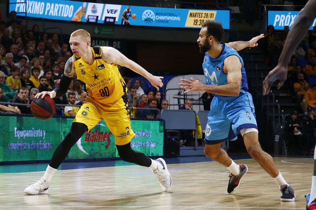 Aaron White debutó con buen pie con su nuevo equipo