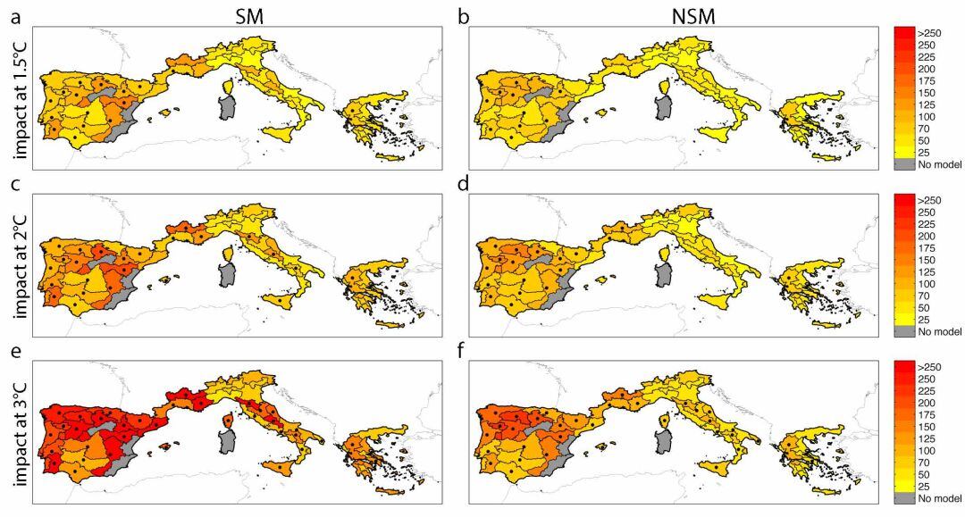 Simulació de l'àrea cremada per al cas d'un escalfament global amb un augment de 1.5 ° C, 2ºC i 3ºC. En un cas, aplicant el model estacionari (SM), a l'esquerra i aplicant un model no estacionari (NSM), a la dreta. Els punts indiquen les àrees on hi ha un