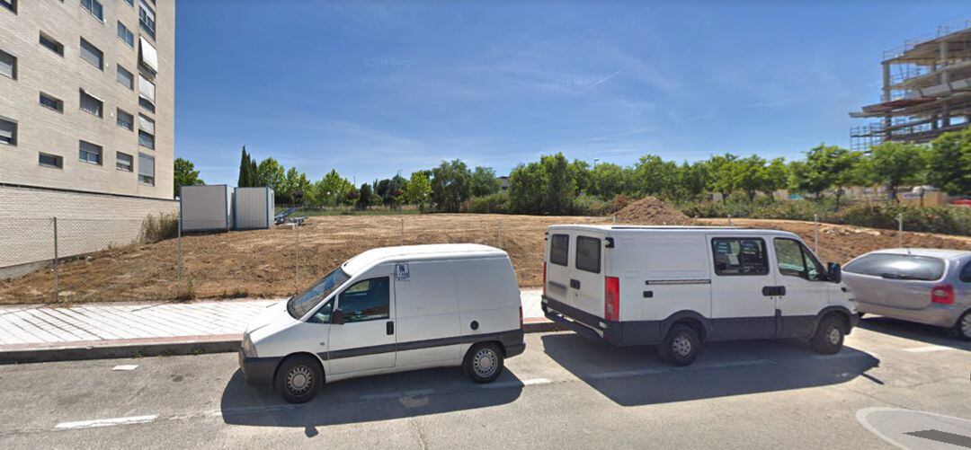 Imágen del solar situado en el barrio del Hospital de Fuenlabrada, donde se iba a construir la promoción de viviendas.