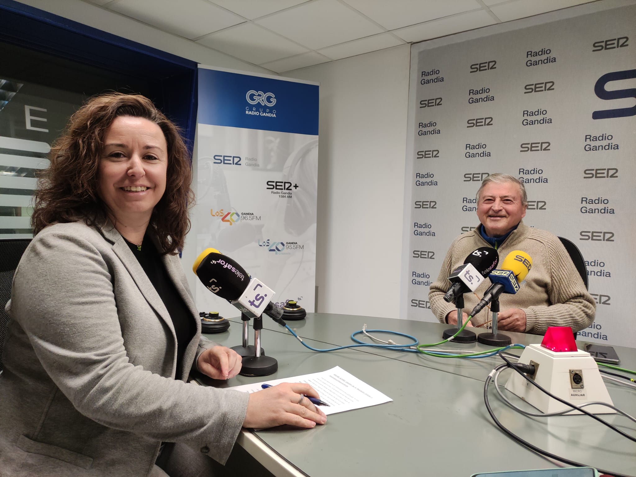 Avelino Alfaro, presidente de la asociación Fideuà de Gandia, en los estudios de Radio Gandia SER.