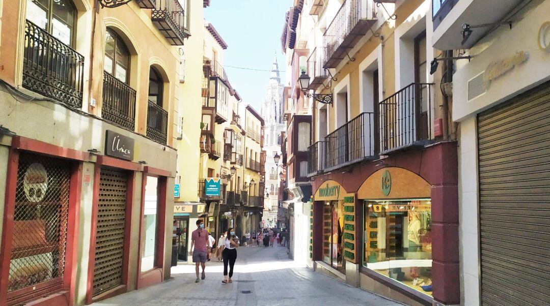 La Calle Comercio luce nuevos adoquines e importantes cambios de mejora