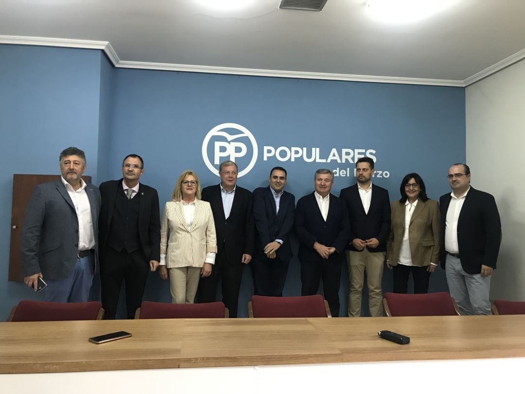 Foto de familia con los responsables del PP en Ponferrada y en la comarca del Bierzo