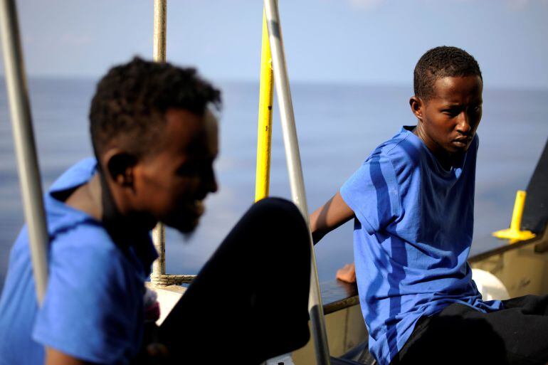 Migrantes a bordo del Aquarius cerca de Malta