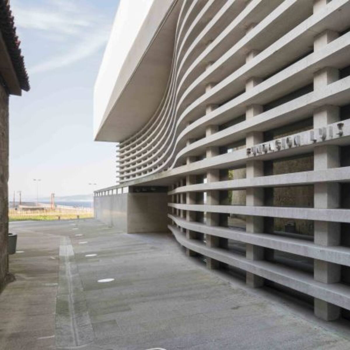 Las filtraciones de la Fundación Luis Seoane y la falta de climatización ponen en peligro el legado del artista